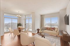 810 Scollard Court 902, Mississauga, ON L5V 0A4