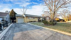 10 Suburban Drive W, Mississauga, ON L5N 1G5