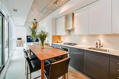 38 Howard Park Avenue 528, Toronto, ON M6R 0A7