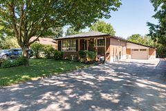 1315 Rosemary Crescent, Burlington, ON L7P 2P3
