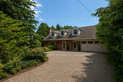 302 Burnhamthorpe Road, Toronto, ON M9B 1Z8
