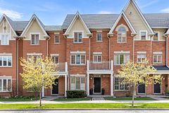 201 Tenth Street 8, Toronto, ON M8V 4C7