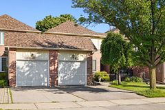 1142 Springbrook Crescent, Oakville, ON L6M 2C8