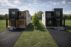 1037 Alexandra Avenue, Mississauga, ON L5E 1Z9