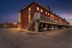 362 Plains Road E 32, Burlington, ON L7T 0A4