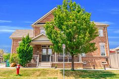 32 Orangeblossom Trail, Brampton, ON L6X 3B4
