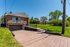 1069 Alexandra Avenue, Mississauga, ON L5E 2A1
