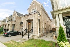 573 Settlers Road W, Oakville, ON L6M 1N7