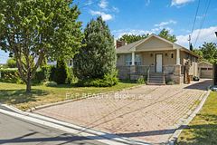 133 Cornelius Parkway Main, Toronto, ON M6L 2K7