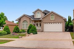 378 Rustic Road, Toronto, ON M6L 1W7