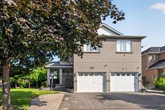 748 Summer Park Crescent, Mississauga, ON L5B 4E2
