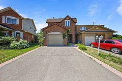 3949 Teakwood Drive, Mississauga, ON L5C 3L2