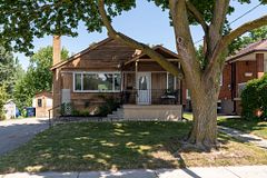 30 Garside Crescent, Toronto, ON M6M 2Z6