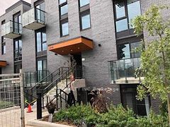 10 Brin Drive TH17, Toronto, ON M8X 0B3