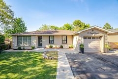25 Furness Crescent, Toronto, ON M9V 3T9