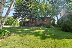 25 Grovetree Road, Toronto, ON M9V 2Y3