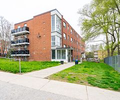4 Hill Heights Road 305, Toronto, ON M8Y 1Z1