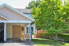21 Courtleigh Square, Brampton, ON L6Z 1J2