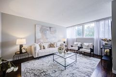3226 The Credit Woodlands Wood 3226, Mississauga, ON L5C 2J6