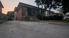 1055 Claredale Road, Mississauga, ON L5G 1T5