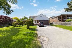 73 St Andrews Boulevard, Toronto, ON M9R 1W4