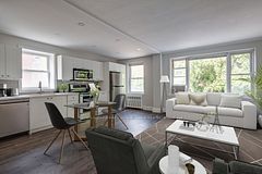 18 Anglesey Boulevard 102, Toronto, ON M9A 3B3