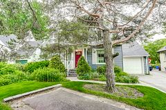 182 Burnhamthorpe Road, Toronto, ON M9A 1H6