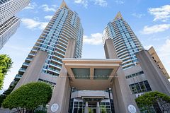 33 Elm Drive W 305, Mississauga, ON L5B 4M2