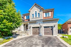 530 Golfview Court, Oakville, ON L6M 4W6