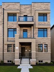 1079 Wheat Boom Drive 2, Oakville, ON L6H 7H5