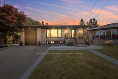 17 Krieger Crescent, Toronto, ON M6A 1K4