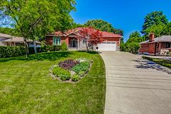 393 Henderson Road, Burlington, ON L7L 2P6