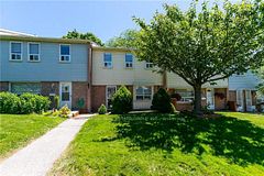 1055 Shawnmarr Road 207, Mississauga, ON L5H 3V2