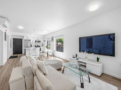 148 Glenlake Avenue 5, Toronto, ON M6P 1E7