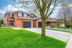 394 Maidstone Crescent, Oakville, ON L6M 1A1