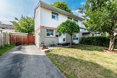 2 Hemlark Court, Brampton, ON L6S 2B7