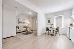 119 Essex Street Main, Toronto, ON M6G 1T4