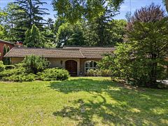 1528 Knareswood Drive, Mississauga, ON L5H 2M1