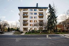 370 Lakeshore Road E 402, Oakville, ON L6J 1J7