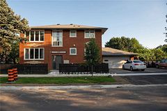 333 Rimilton Avenue 3, Toronto, ON M8W 2E5
