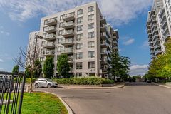 621- 812 Lansdowne Avenue, Toronto, ON M6H 4K5