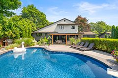 261 Pinetree Way, Mississauga, ON L5G 2R4