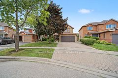3926 Baggins Court, Mississauga, ON L5N 7A3
