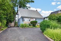 487 Wildwood Drive, Oakville, ON L6K 1V1