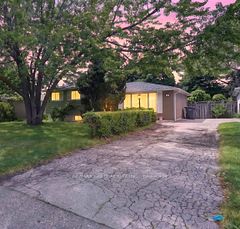 129 Folkstone Crescent, Brampton, ON L6T 3M6