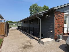 541 chamberlain Road B, Burlington, ON L7L 2V2