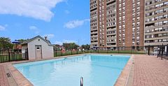 15 Kensington Rd Road 1512, Brampton, ON L6T 3W2