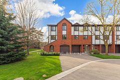 4165 Fieldgate Drive 9, Mississauga, ON L4W 2M9