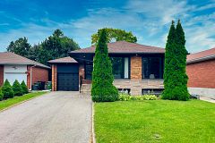 42 Sellmar Road, Toronto, ON M9P 3E6