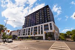 1660 Bloor Street W 812, Toronto, ON M5P 0C5